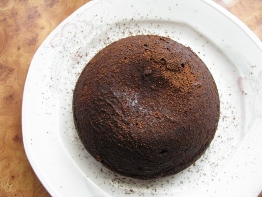 Mini-prajituri cu ciocolata si centru lichid de caramele