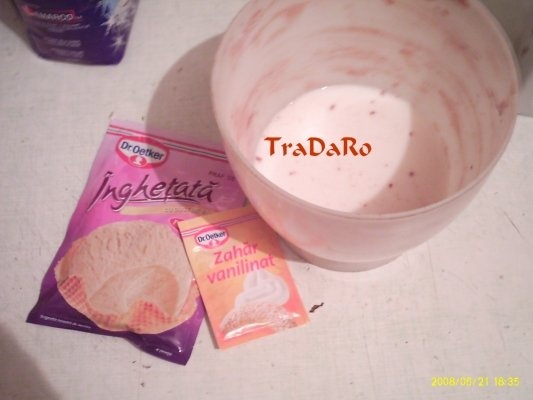 Inghetata cu iaurt cu pulpa de fructe