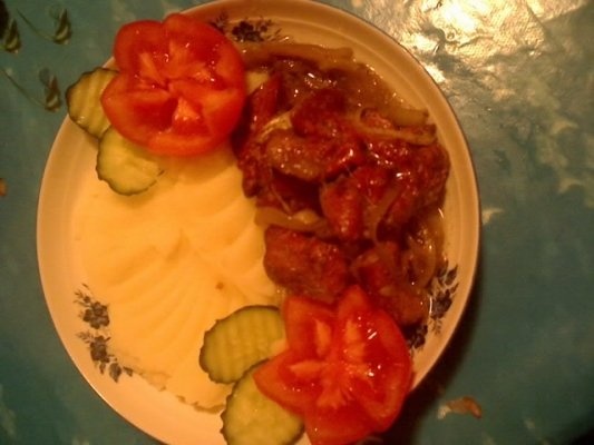 Ficatei de pui lionezi cu piure de cartofi