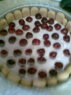 TORT DE CAPSUNI SI CIRESE