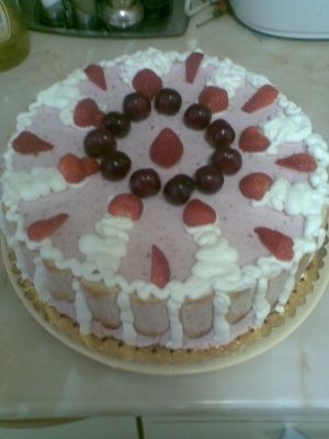 TORT DE CAPSUNI SI CIRESE