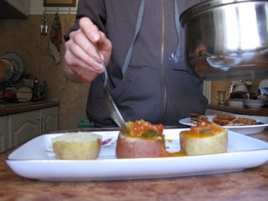 Creveti pe pat de rosii