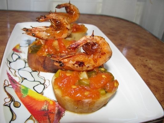 Creveti pe pat de rosii