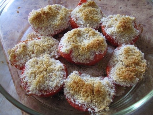 Rosii coapte aromate cu pesmet si parmezan