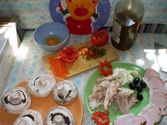 Ciuperci umplute cu carne de pui si sunca