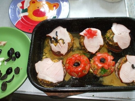 Ciuperci umplute cu carne de pui si sunca