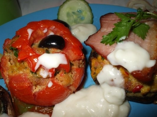 Ciuperci umplute cu carne de pui si sunca