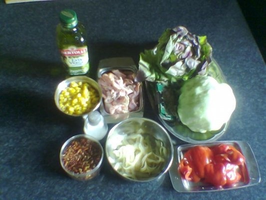 Salata cu  Knorr ardei si verdeturi