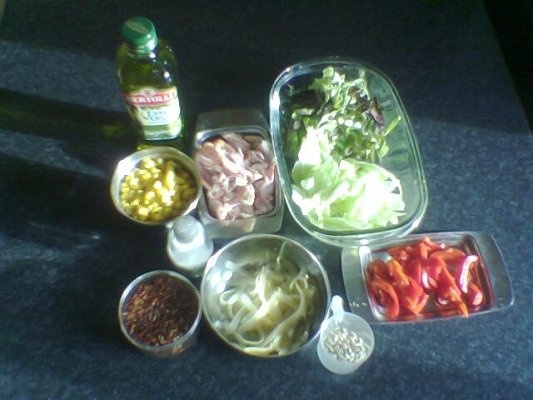 Salata cu  Knorr ardei si verdeturi