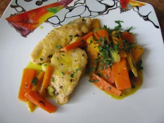 Piept de pui cu morcovi in suc de portocale