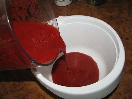 Tort cu spuma de capsuni