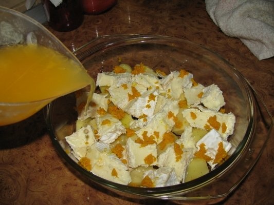 Cartofi copti cu camembert si mac