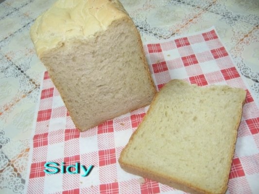 Paine facuta in masina de paine