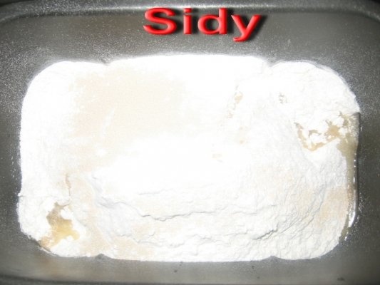 Paine facuta in masina de paine