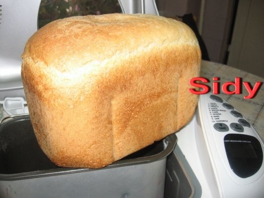 Paine facuta in masina de paine