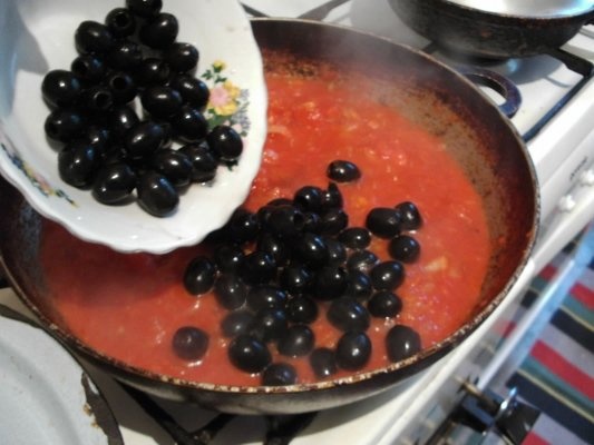 Pui cu rosii si masline