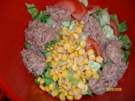 Salata cu ton si porumb