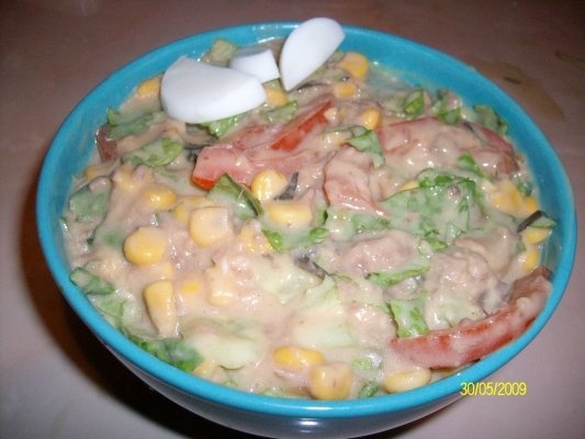 Salata cu ton si porumb