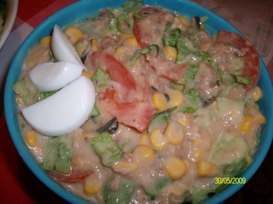 Salata cu ton si porumb