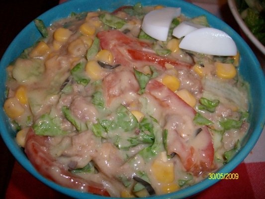 Salata cu ton si porumb