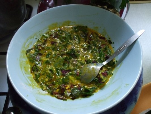 Ciorba de loboda cu afumatura si zdrente de ou