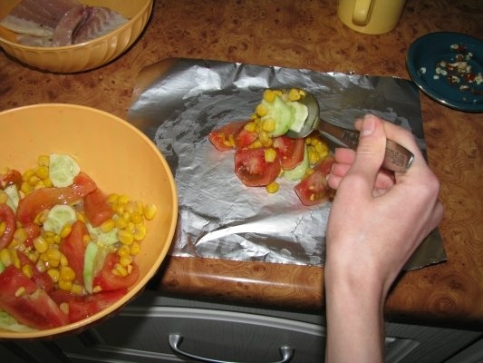 Peste la gratar cu porumb, rosii si zucchini