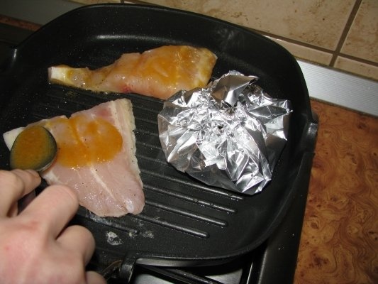 Peste la gratar cu porumb, rosii si zucchini