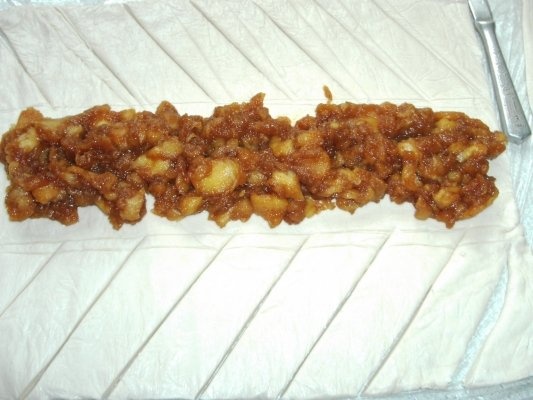 Strudel cu capsuna si mar caramelizat