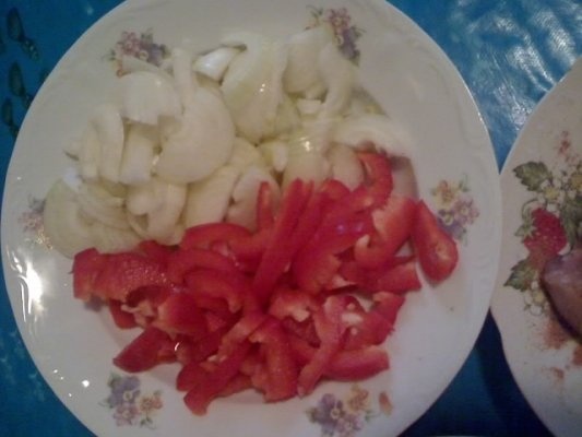 Pui cu legume in vas roman