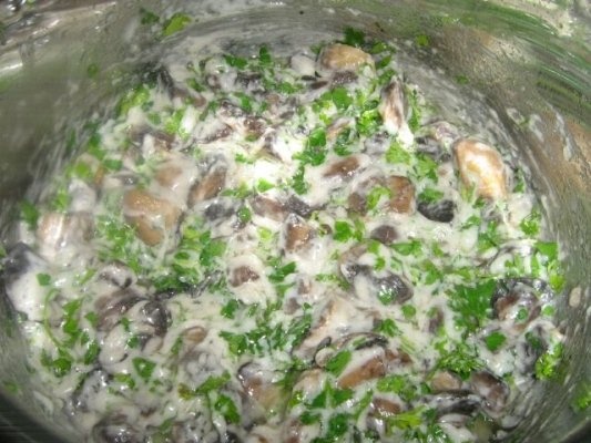 Ciuperci cu smantana si patrunjel