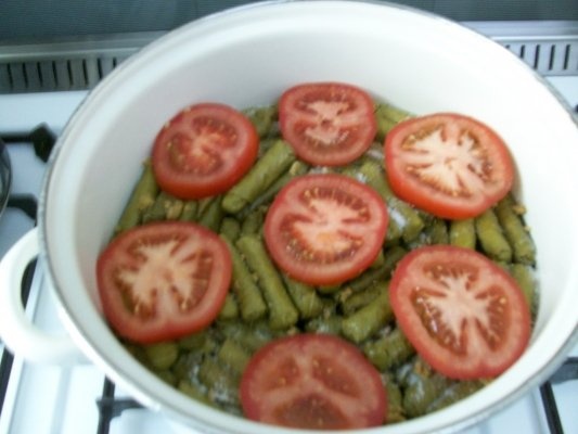 Dovlecei  umpluti si sarmalute din frunze de vita de vie(specific arab)