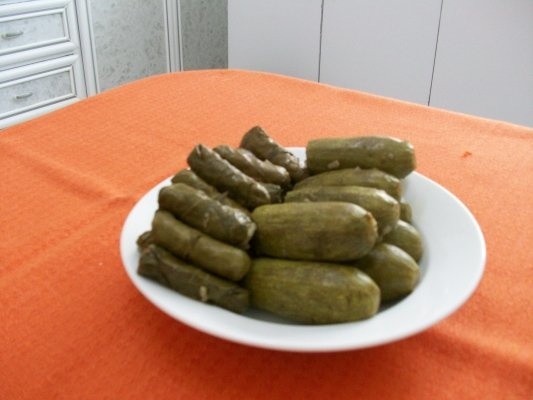 Dovlecei  umpluti si sarmalute din frunze de vita de vie(specific arab)