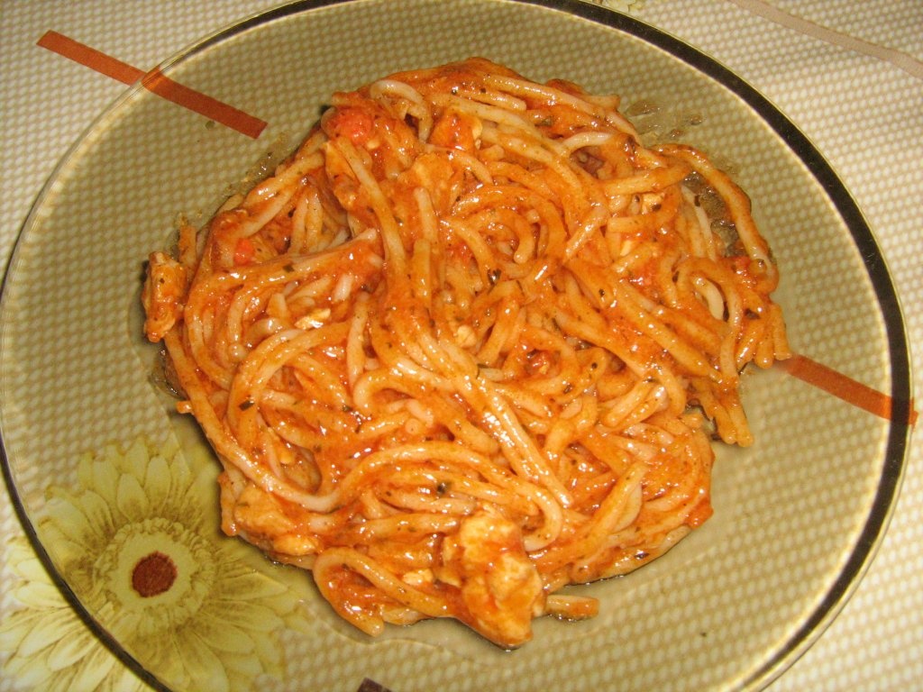 Spaghete cu pui si ciuperci