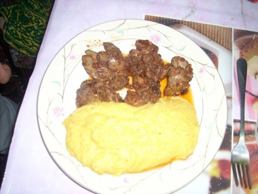 FICATEI DE PUI CU MAMALIGUTA SI SMANTANA