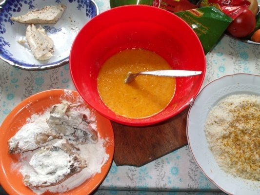 Pui pane cu morcov ras si garnitura