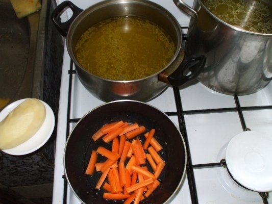 Pui pane cu morcov ras si garnitura