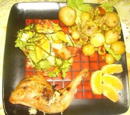 Pulpe de pui la gratar cu Cartofi si Mazare Noua