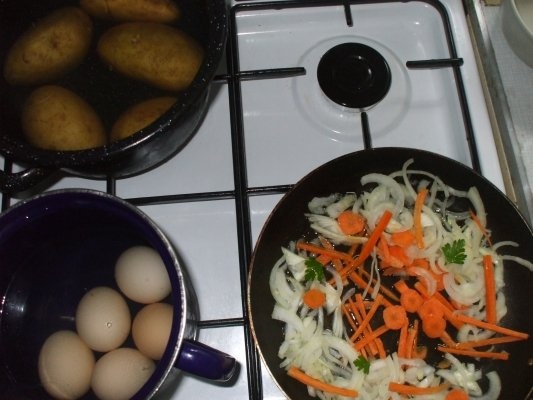 Salata asortata cu peste si oua