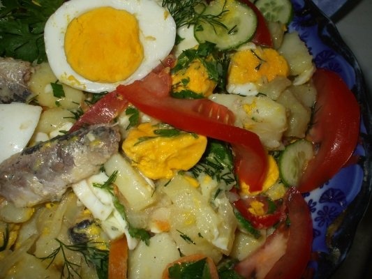 Salata asortata cu peste si oua