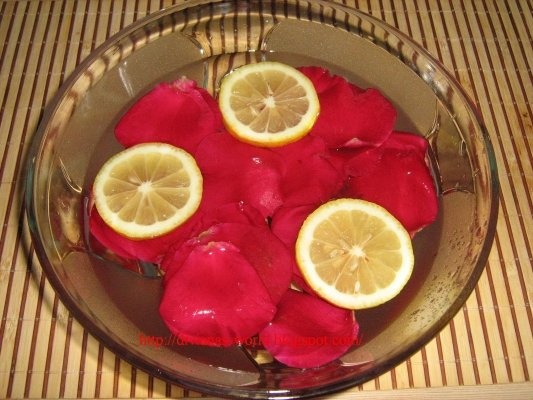 Suc din petale de trandafir rosu