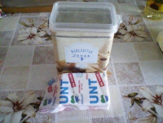 PASTE CU BRANZA SI CIOCOLATA