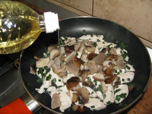 Curcan cu ciuperci si hrean