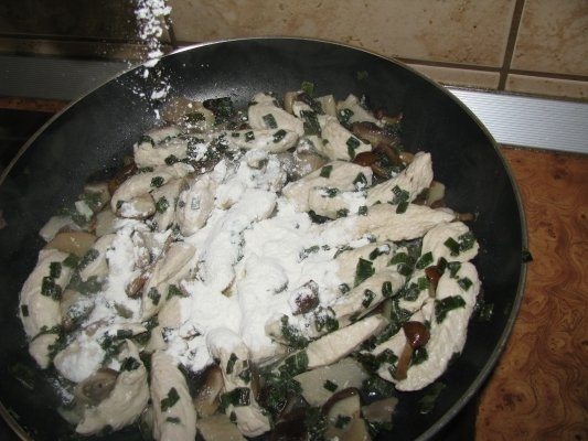 Curcan cu ciuperci si hrean