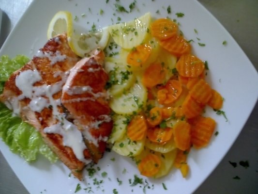 File de somon la gratar si garnitura de legume nature