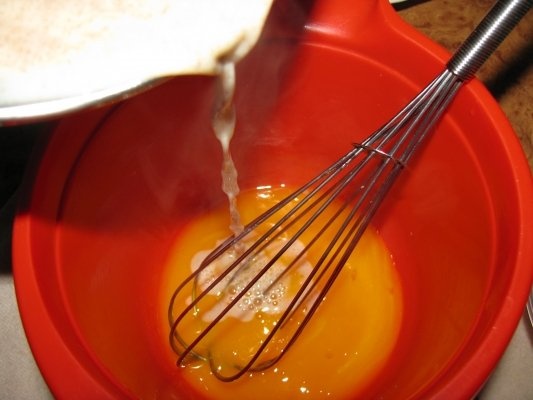 Inghetata cu mascarpone, vin si sirop cu stafide