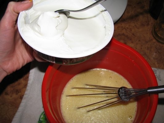 Inghetata cu mascarpone, vin si sirop cu stafide