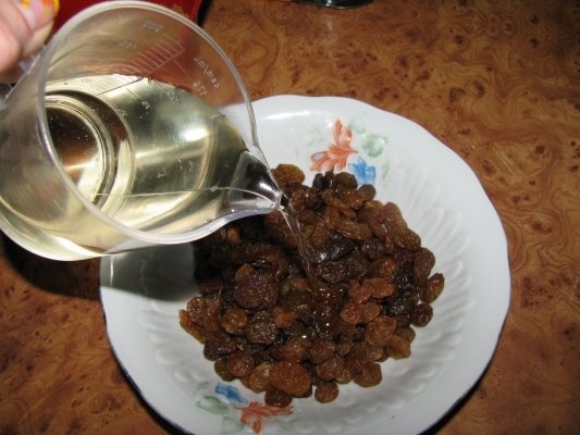 Inghetata cu mascarpone, vin si sirop cu stafide