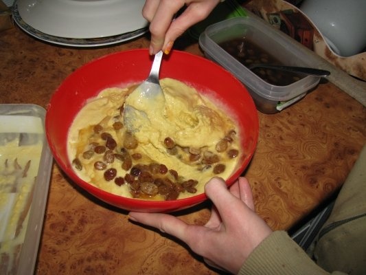 Inghetata cu mascarpone, vin si sirop cu stafide