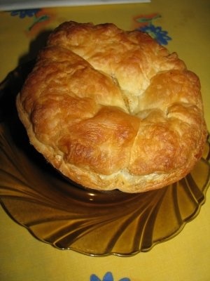 Mini-placinte cu carne de pui, ceapa si tarhon