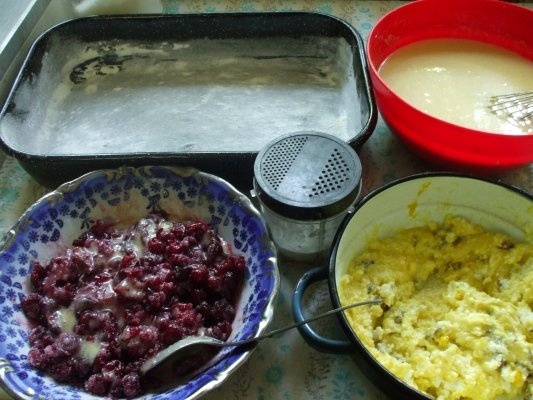 Placinta cu visine si branza de vaci